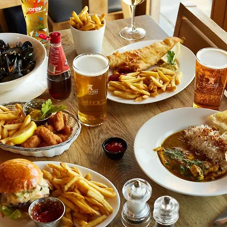 Shepherds Huts At The Cornish Arms ロッジ セント・メリリン